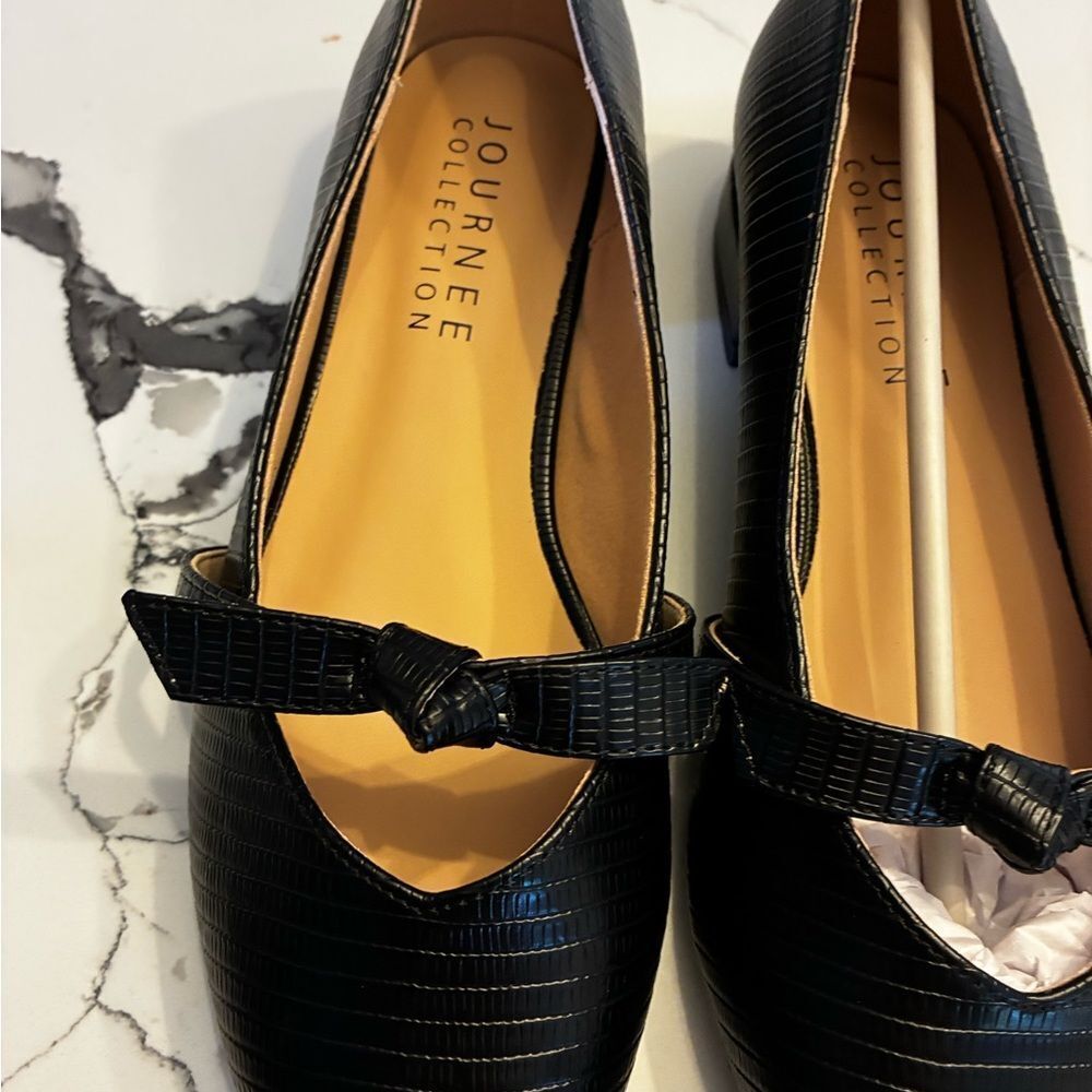 Journee Collection Black Mary Jane Flat 8 - Picture 2 of 4
